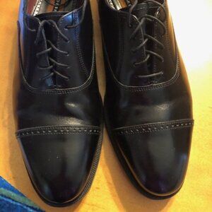 Men's Black Dockers wing tip dress shoes